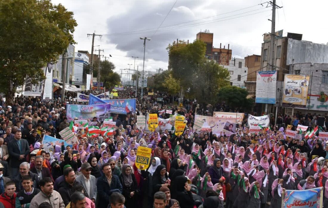 مراسم راهپیمایی ۱۳ آبان در شهرستان قروه برگزار شد