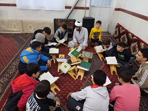 سلسله جلساتی با محوریت جزءخوانی قرآن کریم (زندگی با آیه ها) باحضور مبلغین شهرستان کامیاران برگزار می شود