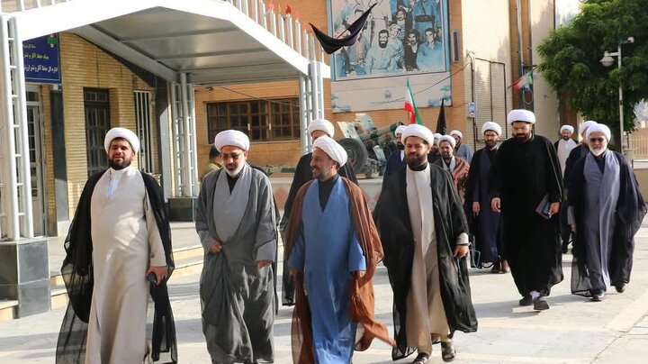 حضور معاونان فرهنگی سازمان تبلیغات در مناطق اهل سنت و ادای احترام به شهدا