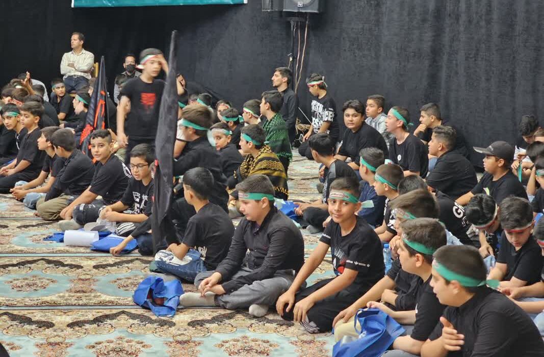 مراسم سوگواره احلی من العسل در مسجد الحسین شهرستان بیجار