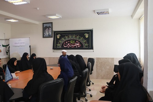 نشست تخصصی بانوان فعال فرهنگی با هدف تدوین برنامه‌های راهبری بانوان در کامیاران