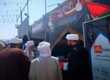 استقبال زائران اربعین از موکب فرهنگی «زندگی با آیه‌ها» در مرز باشماق