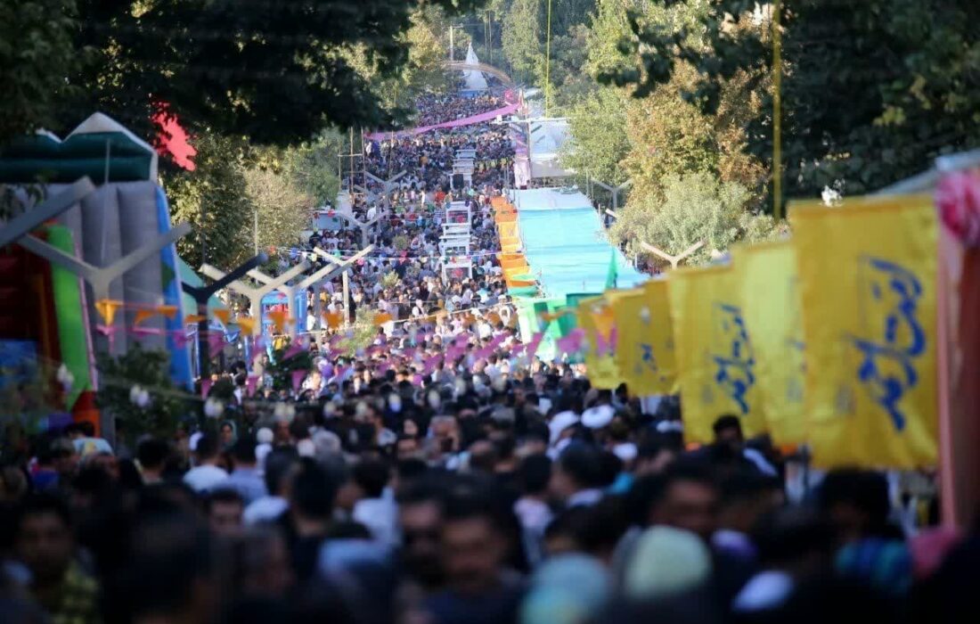 امت احمد در سنندج؛ روزی پر از نشاط، همدلی و ارادت به پیامبر رحمت