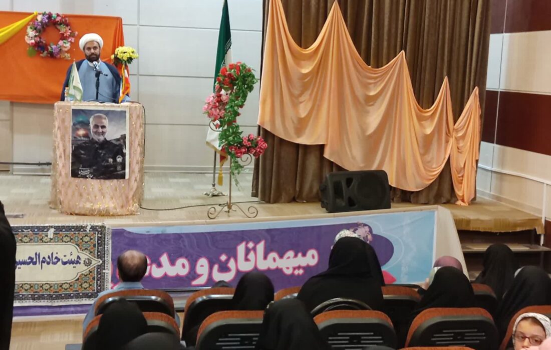 «جشن شکوفههای محمدی» در شهرستان قروه برگزار شد