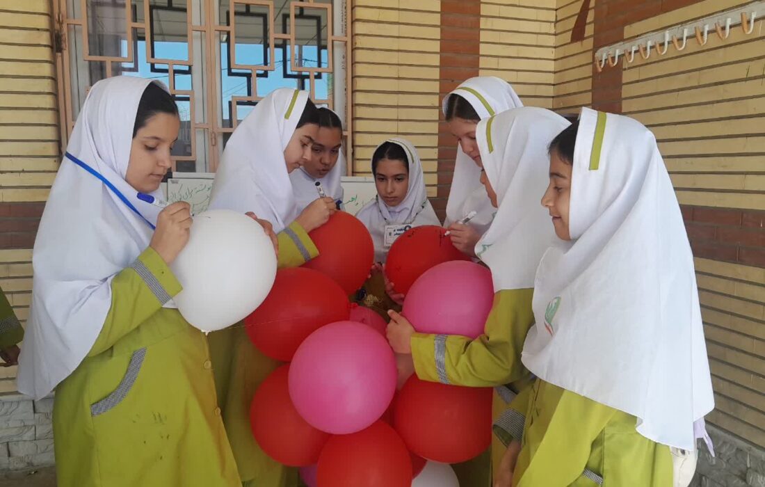 حضور شورای راهبری  وهم آهنگی بانوان درمدرسه ابتدایی سیزده آبان شهرستان مریوان