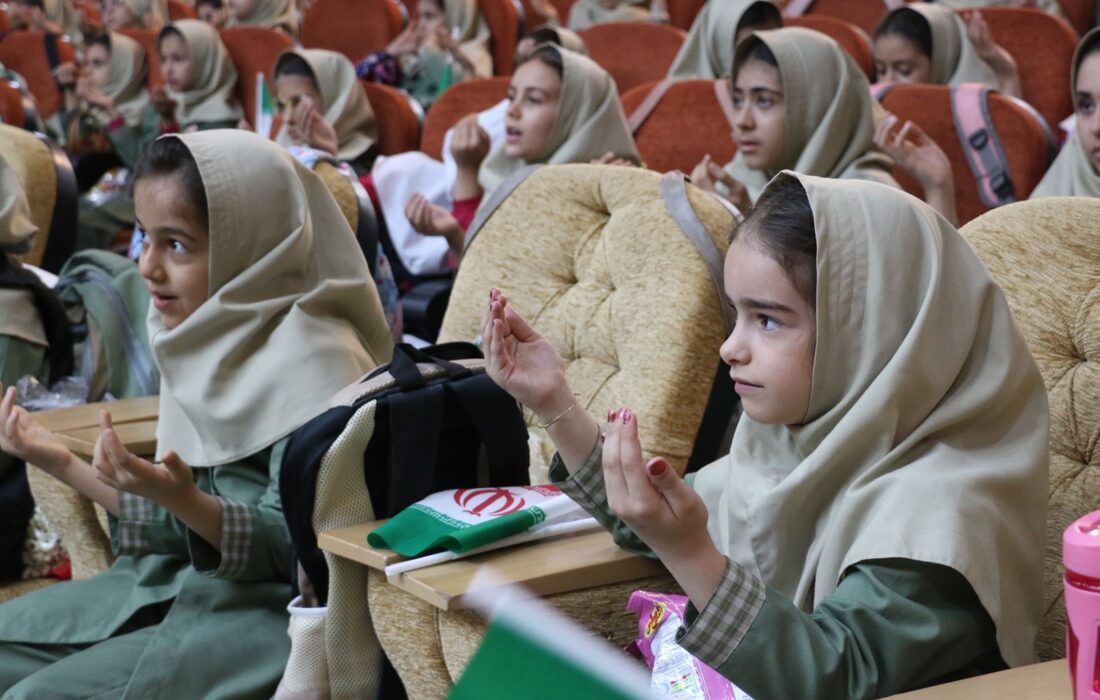 حضور دانش‌آموزان سنندج در مراسم دعای باران