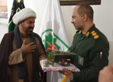دیدار رئیس اداره تبلیغات اسلامی قروه با فرمانده ناحیه مقاومت سپاه به مناسبت میلاد امام حسین (ع) و روز پاسدار