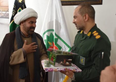 دیدار رئیس اداره تبلیغات اسلامی قروه با فرمانده ناحیه مقاومت سپاه به مناسبت میلاد امام حسین (ع) و روز پاسدار