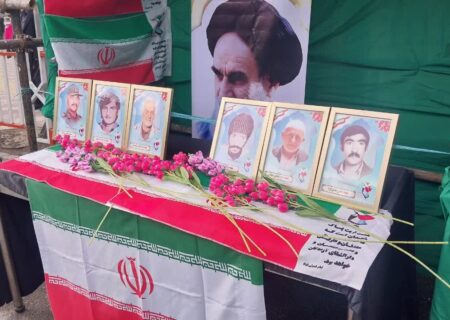 گرامیداشت لحظه ورود امام خمینی(ره) در مریوان برگزار شد.